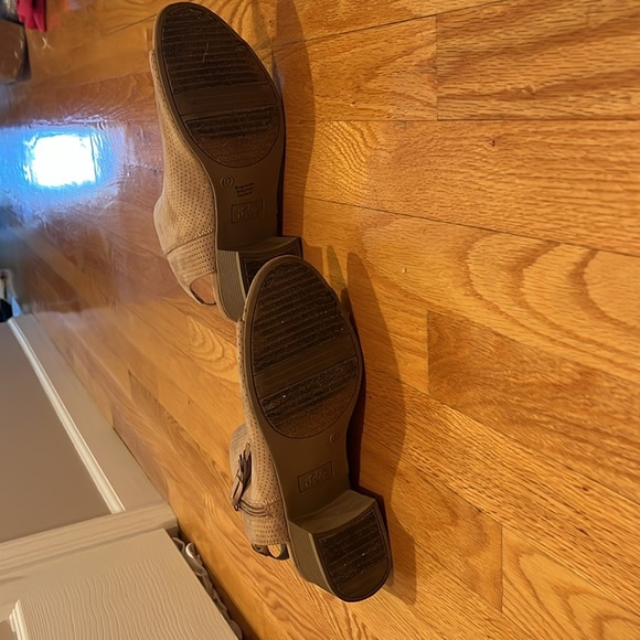 Open toed boots - Picture 5 of 6